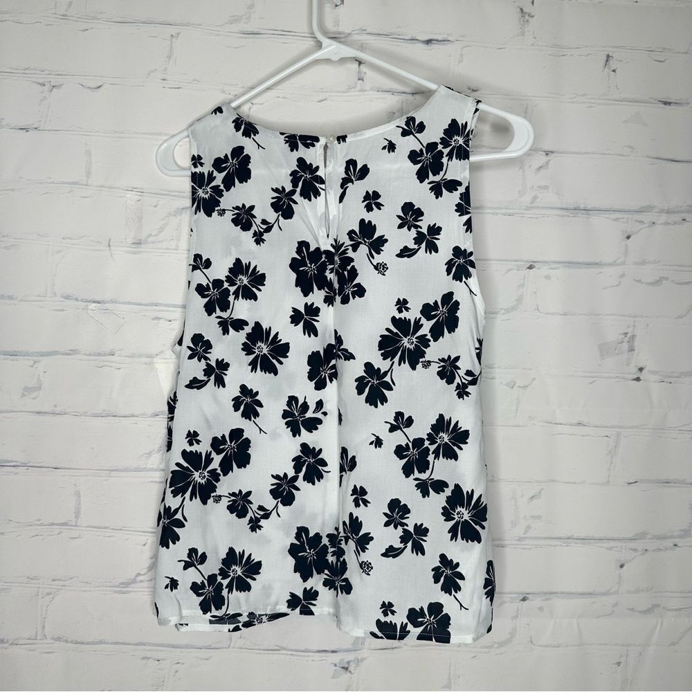 J. Crew medium top‎ - Picture 2 of 4